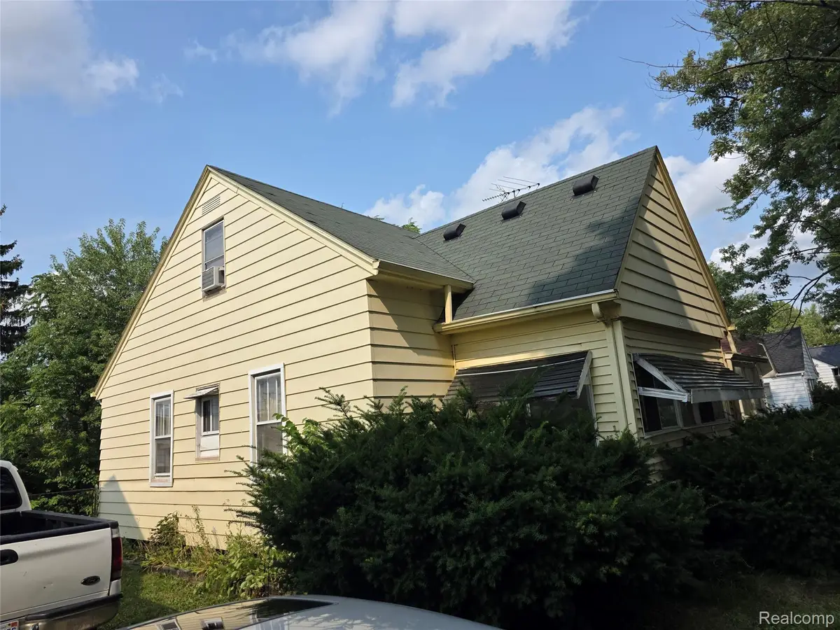573 E Kennett Road, Pontiac, MI 48340 - #1