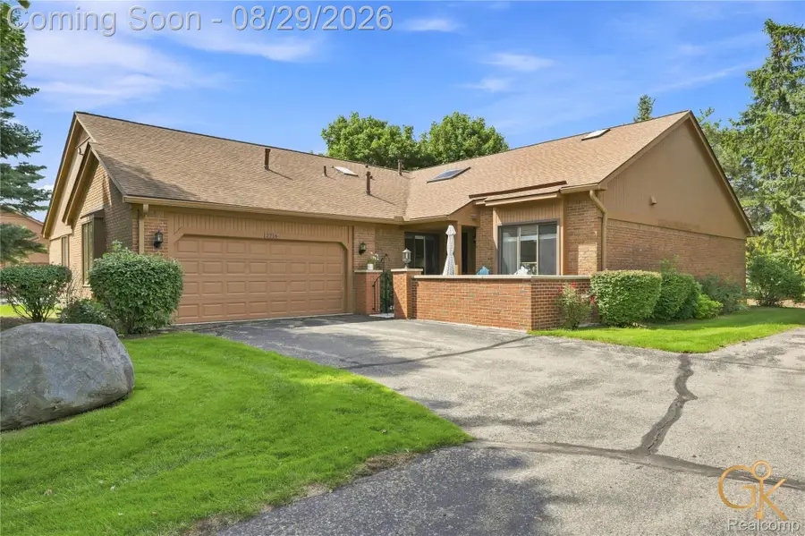 2216 London Bridge Drive, Rochester Hills, MI 48307 - #2