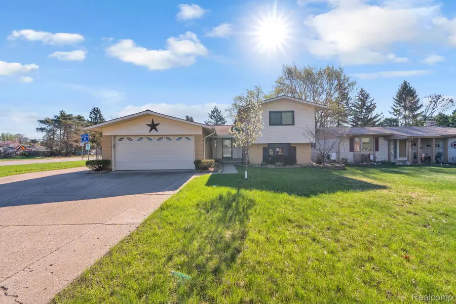 9498 Bassett Street, Livonia, MI 48150 - #2