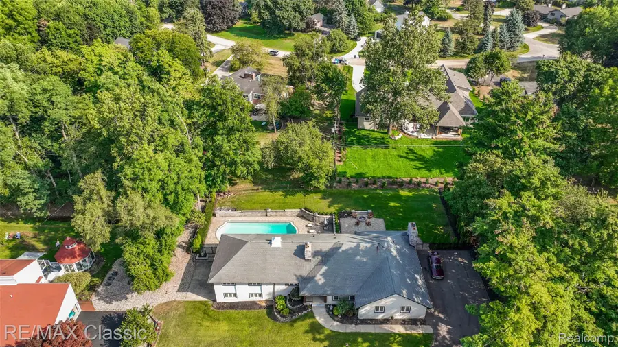 7048 Lindenmere Drive, Bloomfield, MI 48301 - #3
