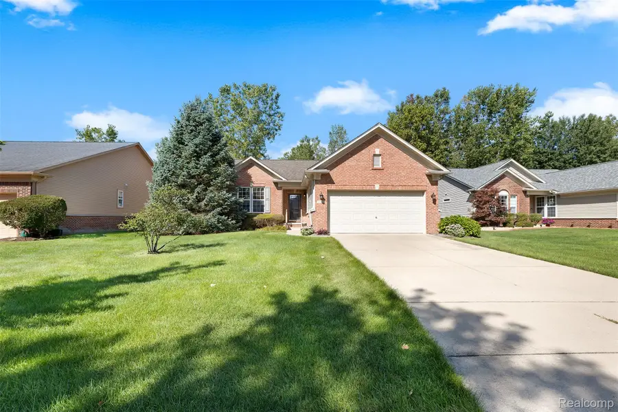24270 Grand Traverse Avenue, Brownstown, MI 48134 - #2