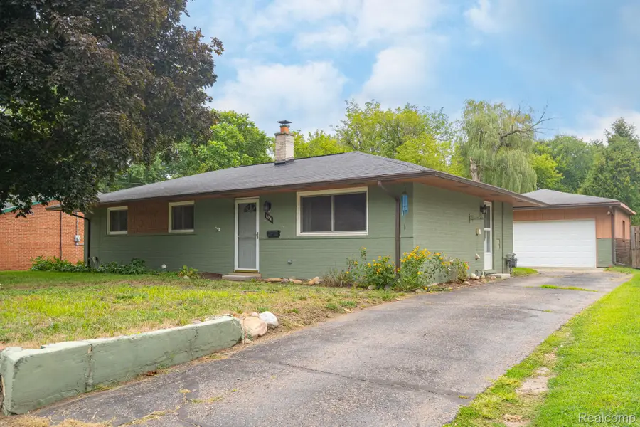 104 N Corbin Street, Holly, MI 48442 - #2
