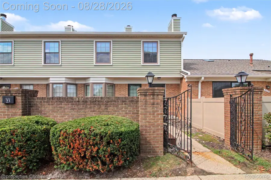 31117 Country Bluff, Farmington Hills, MI 48331 - #2