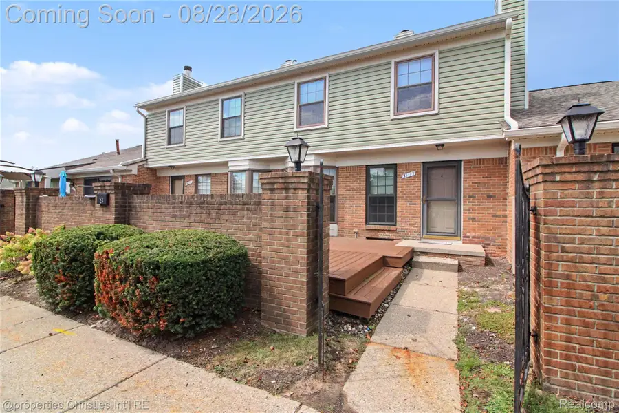 31117 Country Bluff, Farmington Hills, MI 48331 - #3