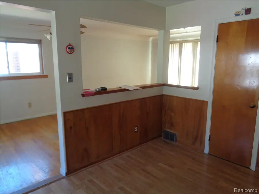 2460 Longmeadow Drive, Trenton, MI 48183 - #3