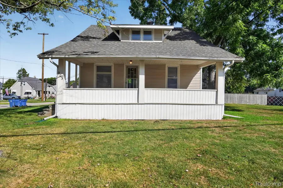 203 Center Road, Grand Blanc, MI 48439 - #3