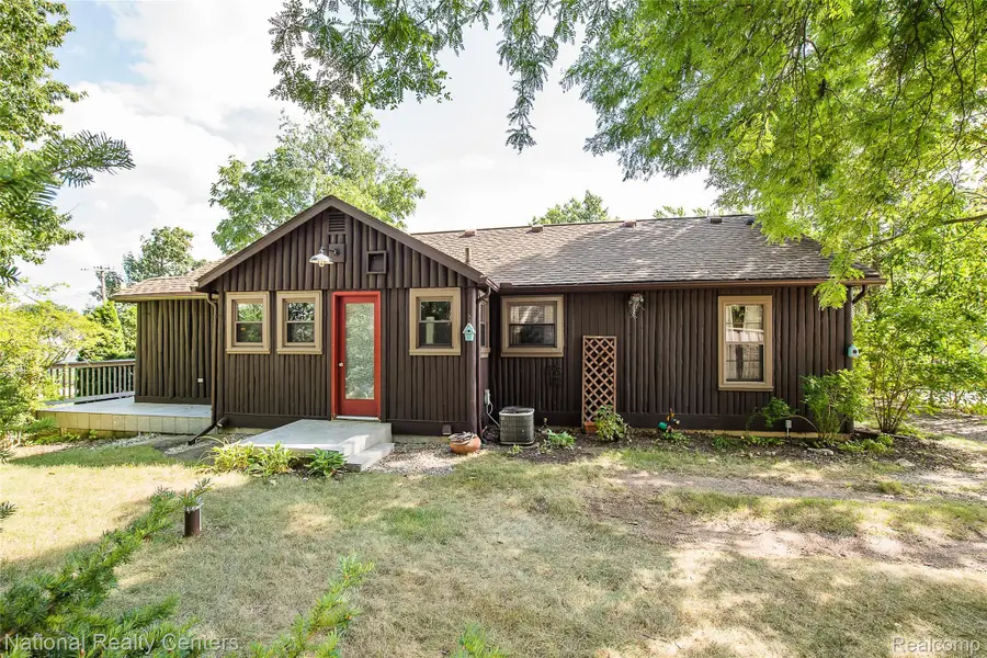 3847 Jackson Boulevard, White Lake, MI 48383 - #2