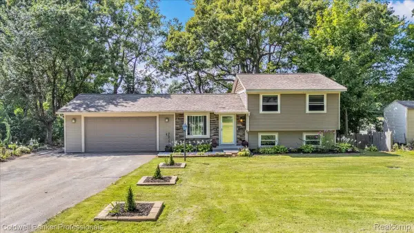 5969 N Bay, Clarkston, MI 48346