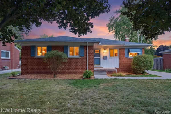 22934 Warner Street, Farmington, MI 48336