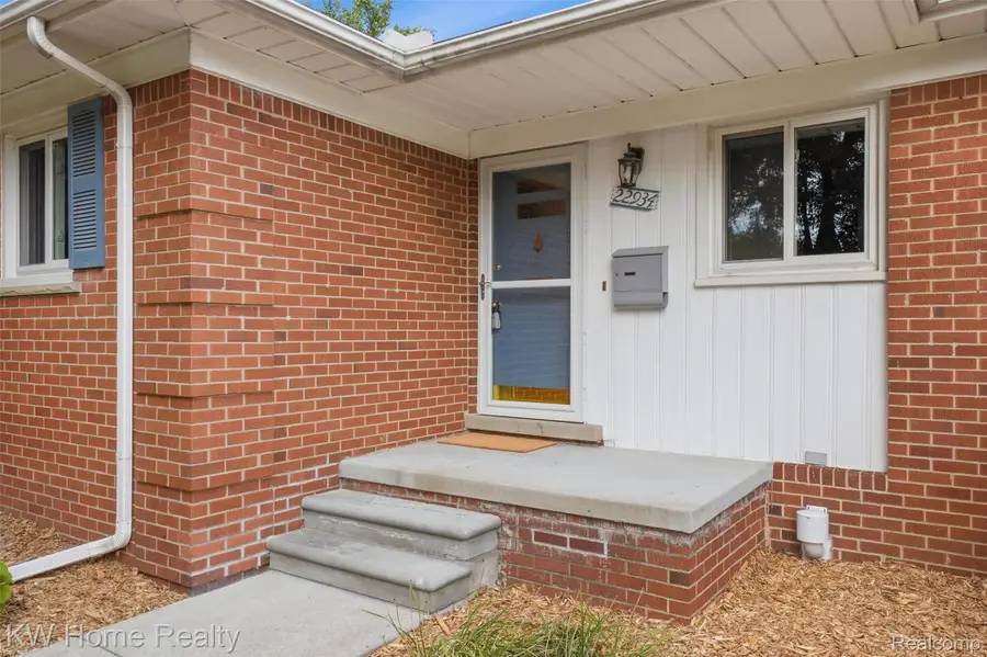 22934 Warner Street, Farmington, MI 48336 - #3