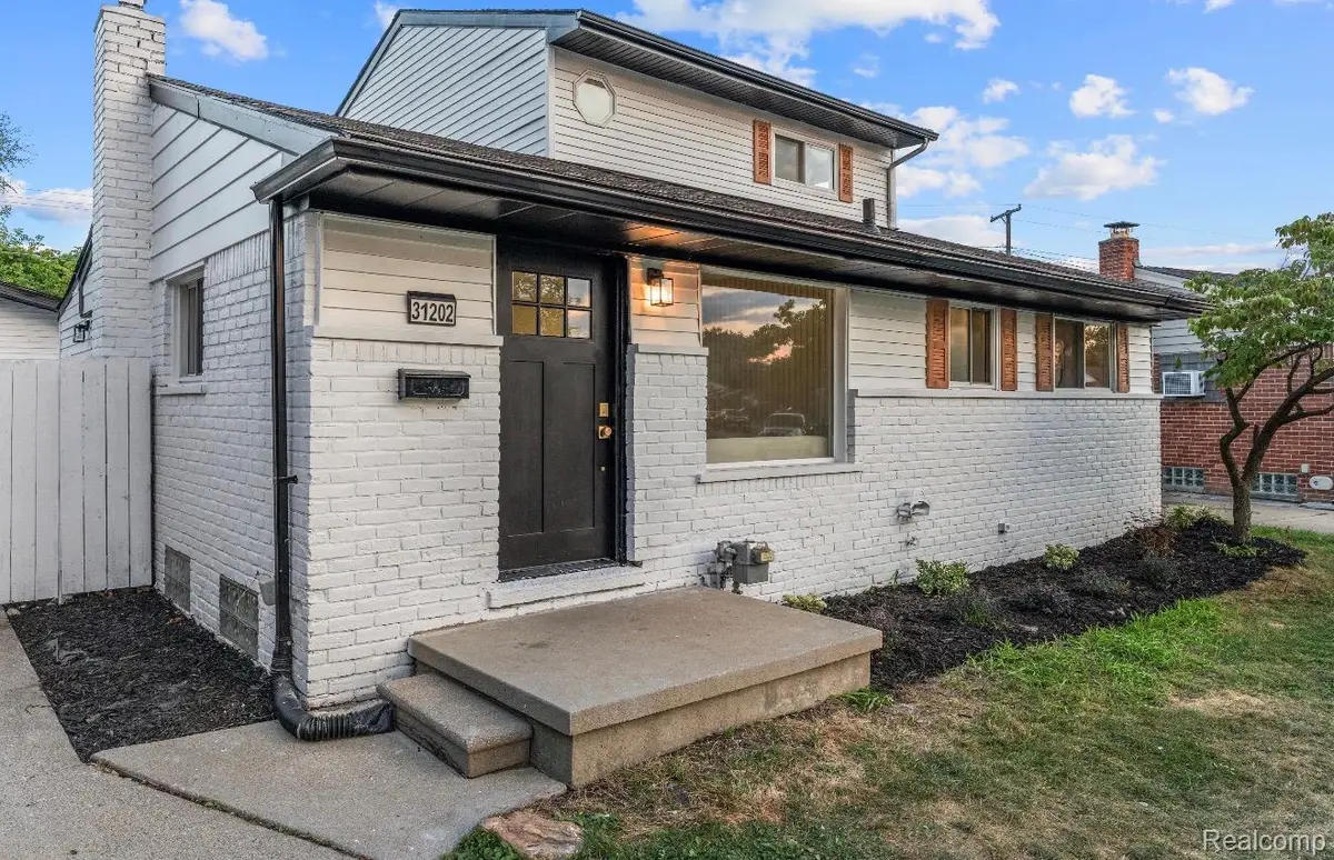 31202 Summer Lane E, Fraser, MI 48026 - #1
