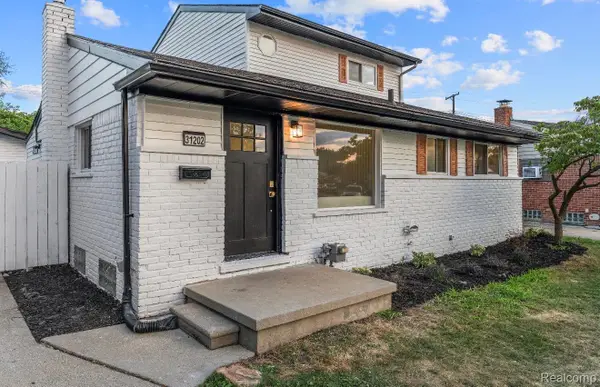 31202 Summer Lane E, Fraser, MI 48026