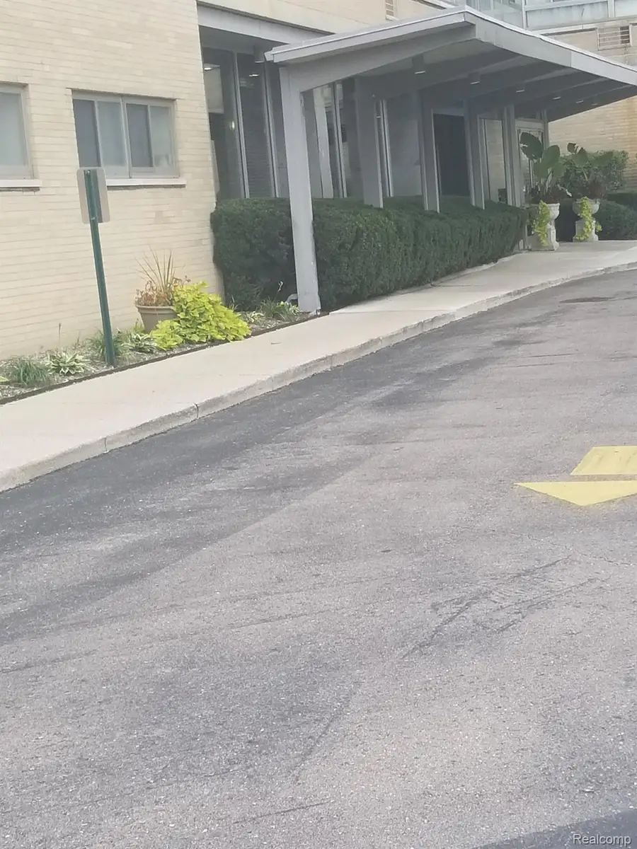 8900 E Jefferson Avenue #1103, Detroit, MI 48214 - #2
