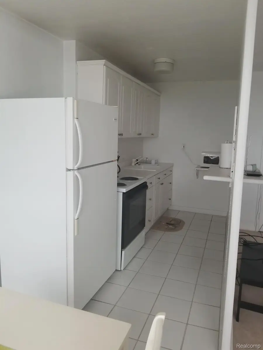 8900 E Jefferson Avenue #1103, Detroit, MI 48214 - #3