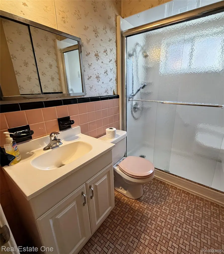8355 Winston Lane, Dearborn Heights, MI 48127 - #2