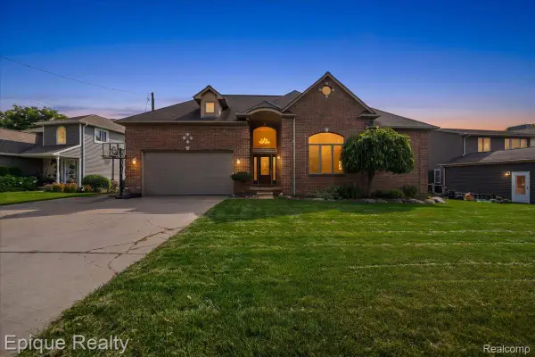 395 Indianwood Road, LakeOrion, MI 48362