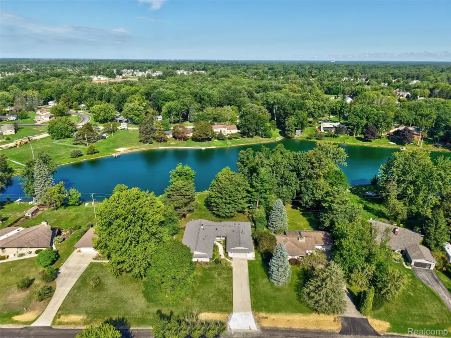 6243 Westview Drive, Grand Blanc, MI 48439 - #2