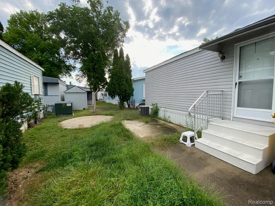 91 4th Street, Dearborn Heights, MI 48127 - #3