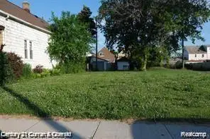 2444 Grant Street, Hamtramck, MI 48212