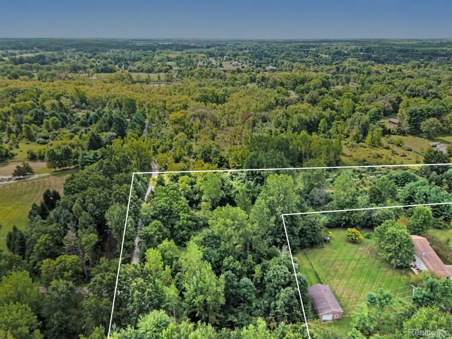 3195 E Pillar Drive, Webster, MI 48189 - #2