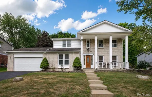 30991 Oak Valley Court, FarmingtonHills, MI 48331