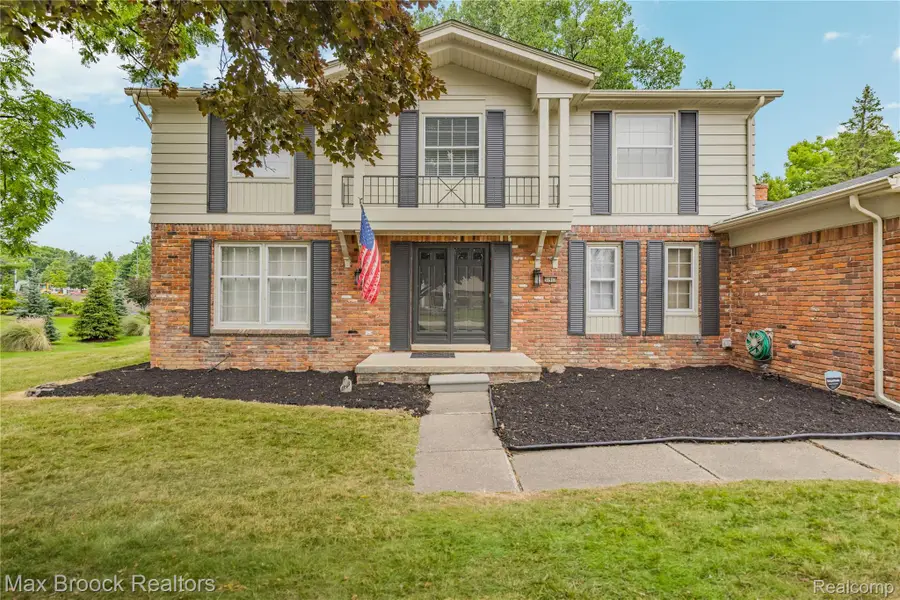 31917 Olde Franklin Drive, Farmington, MI 48334 - #2