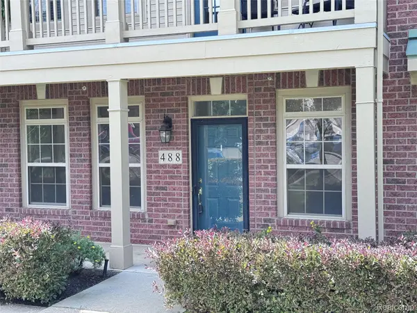 488 Village Drive, WalledLake, MI 48390