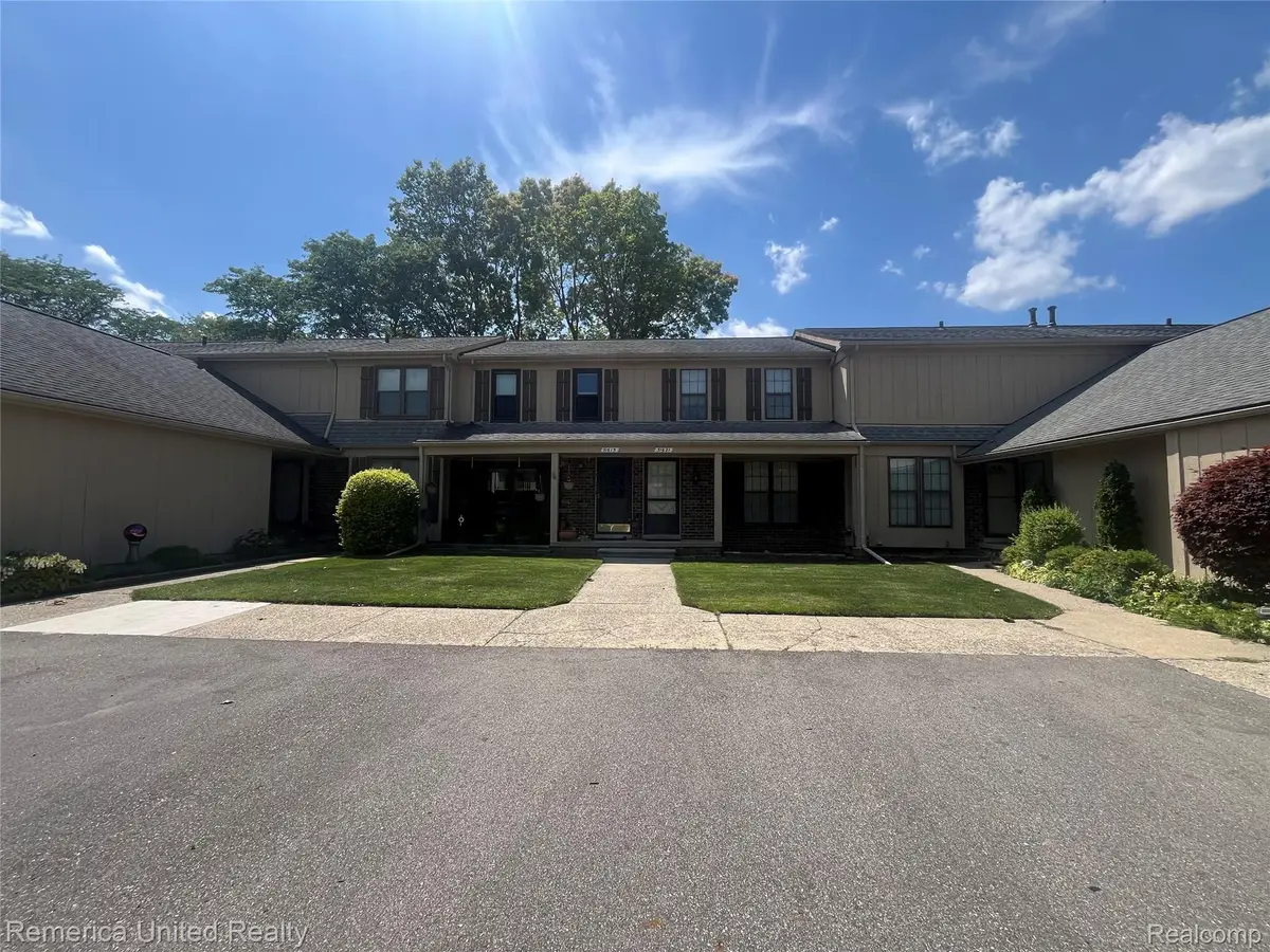 31621 Green Meadow Lane, Warren, MI 48093 - #1