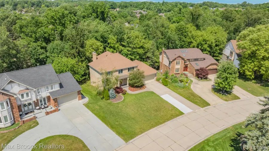 31223 Country Ridge Circle, Farmington Hills, MI 48331 - #2