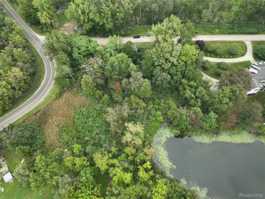 000 Edgelake Drive, Hamburg, MI 48139 - #2