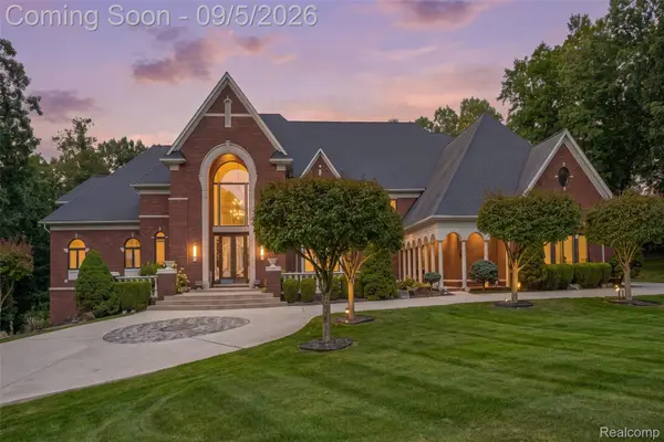 2785 Cranbrook Ridge Court, Rochester, MI 48306