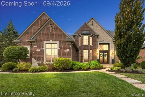 739 Majestic Drive, Rochester, MI 48306