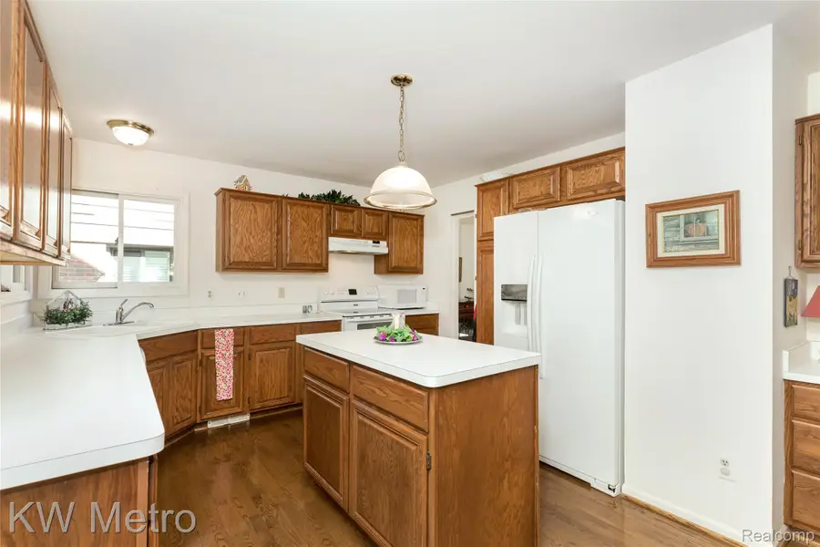 43670 Perignon Drive, Sterling Heights, MI 48314 - #2