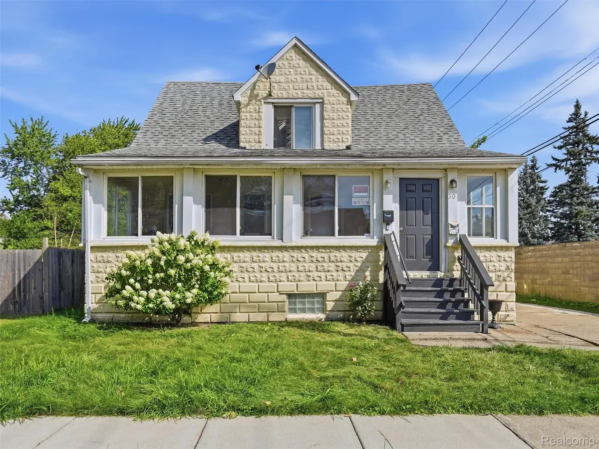 30 W Granet Avenue, Hazel Park, MI 48030 - #1