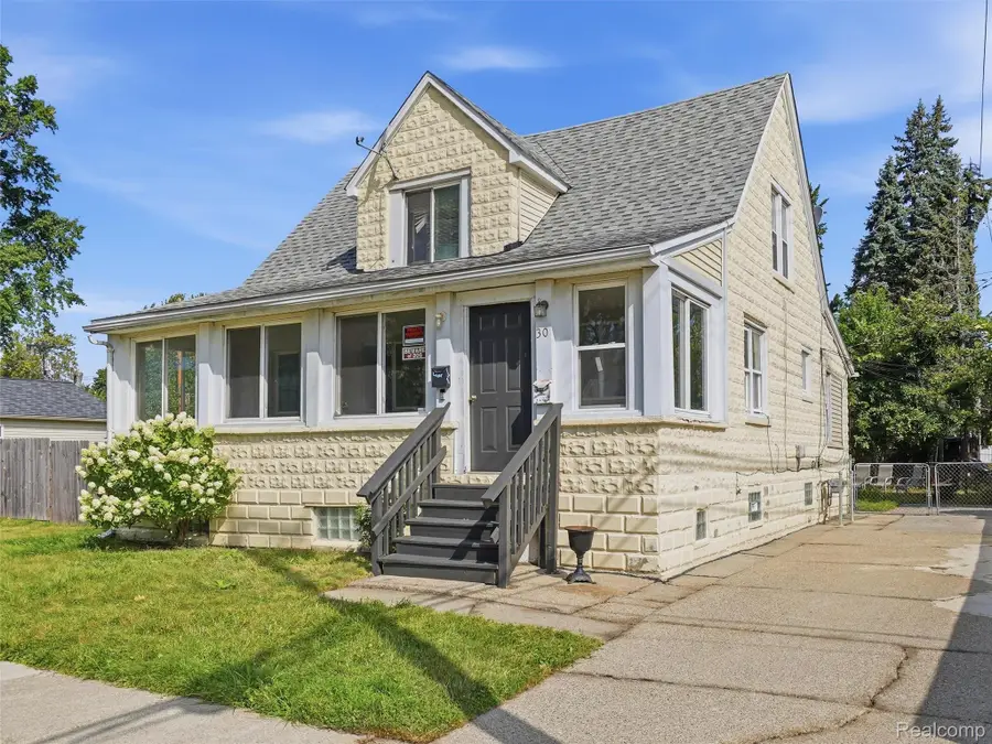 30 W Granet Avenue, Hazel Park, MI 48030 - #2
