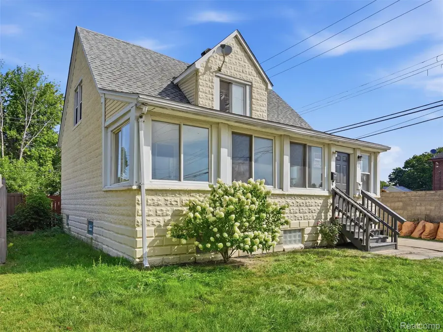30 W Granet Avenue, Hazel Park, MI 48030 - #3