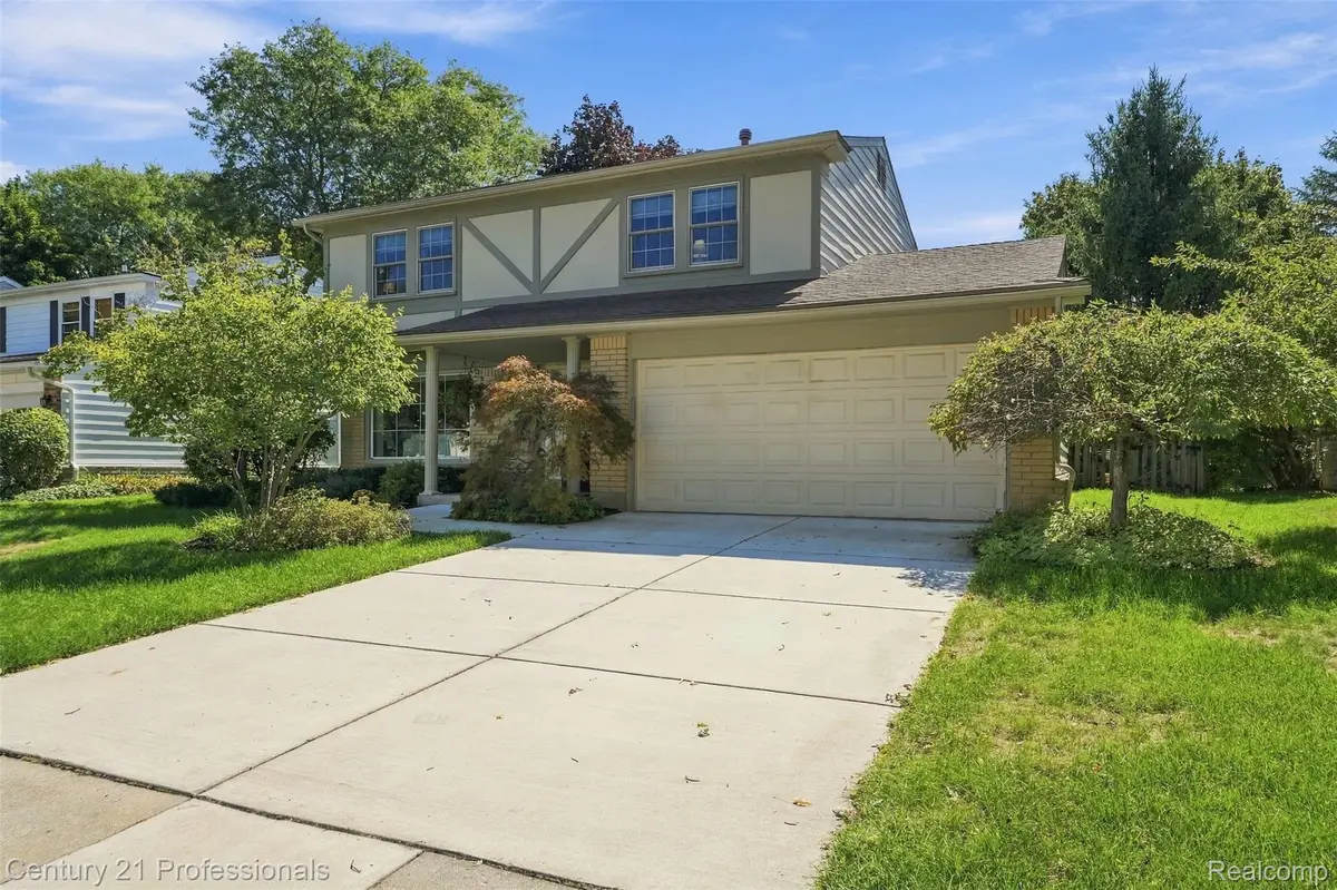 41827 Ridge Road E, Novi, MI 48375 - #1