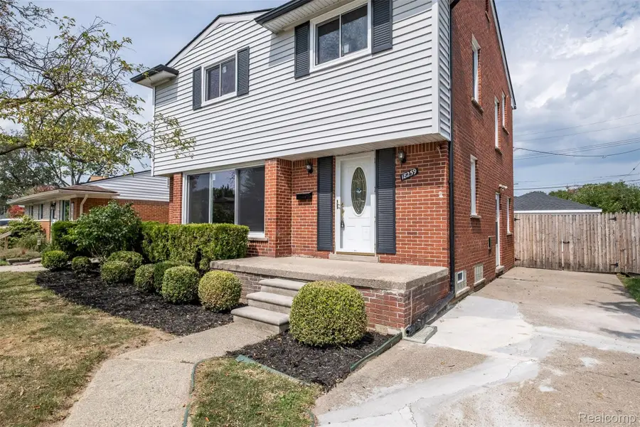 18259 Spring Court S, Fraser, MI 48026 - #2
