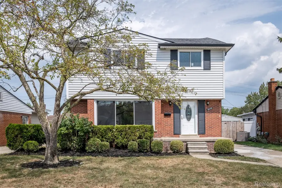 18259 Spring Court S, Fraser, MI 48026 - #3