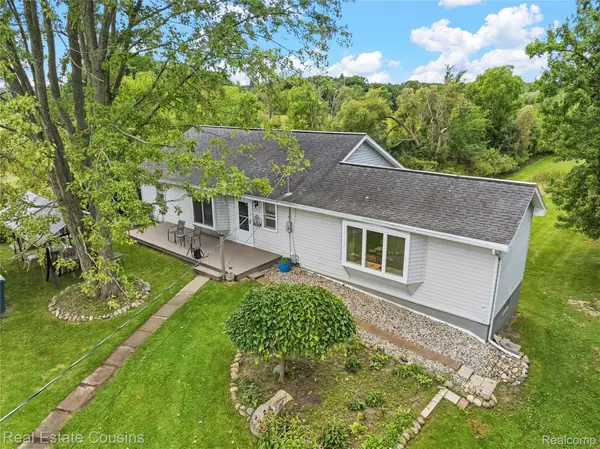 17300 Hickory Ridge Road, Fenton, MI 48430