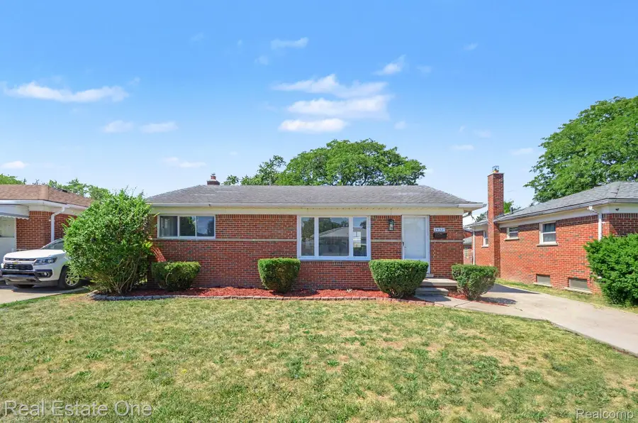 24337 Courtland Avenue, Eastpointe, MI 48021 - #3