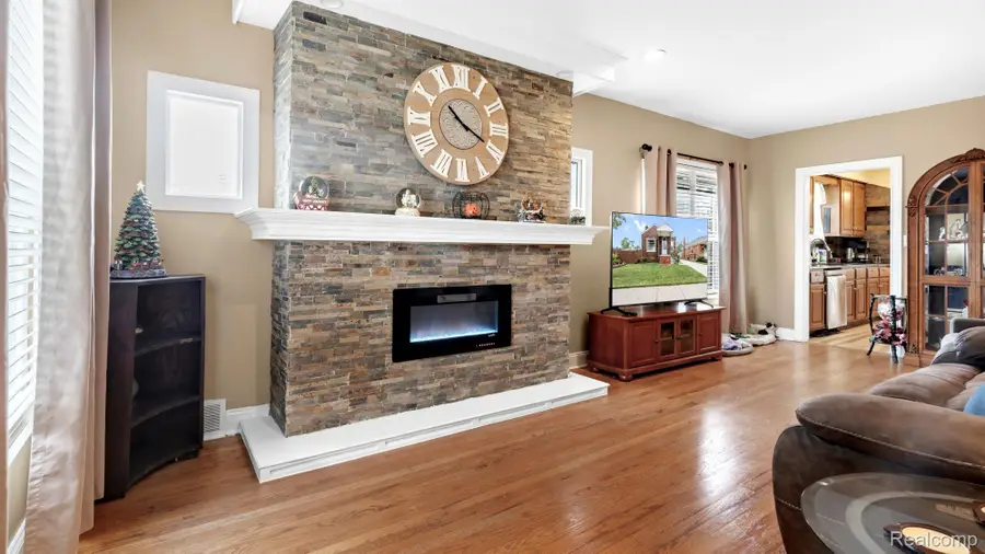 961 Capitol Avenue, Lincoln Park, MI 48146 - #3