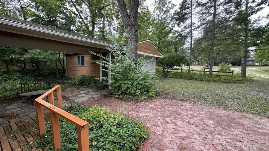 21395 Thorofare Road, Grosse Ile, MI 48138 - #2