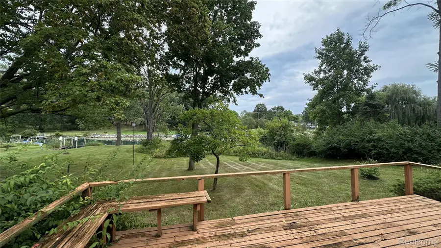 21395 Thorofare Road, Grosse Ile, MI 48138 - #3