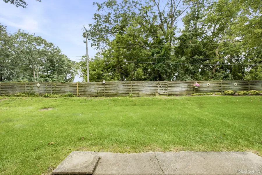 3948 Butternut Court, Port Huron, MI 48060 - #2