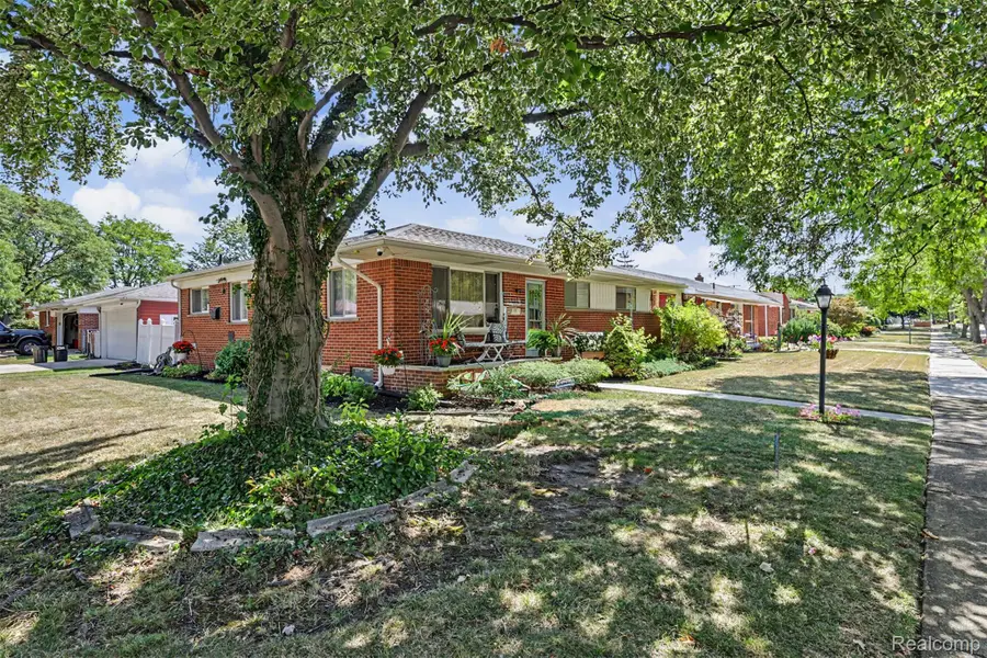 7292 Fairwood Drive, Dearborn Heights, MI 48127 - #2