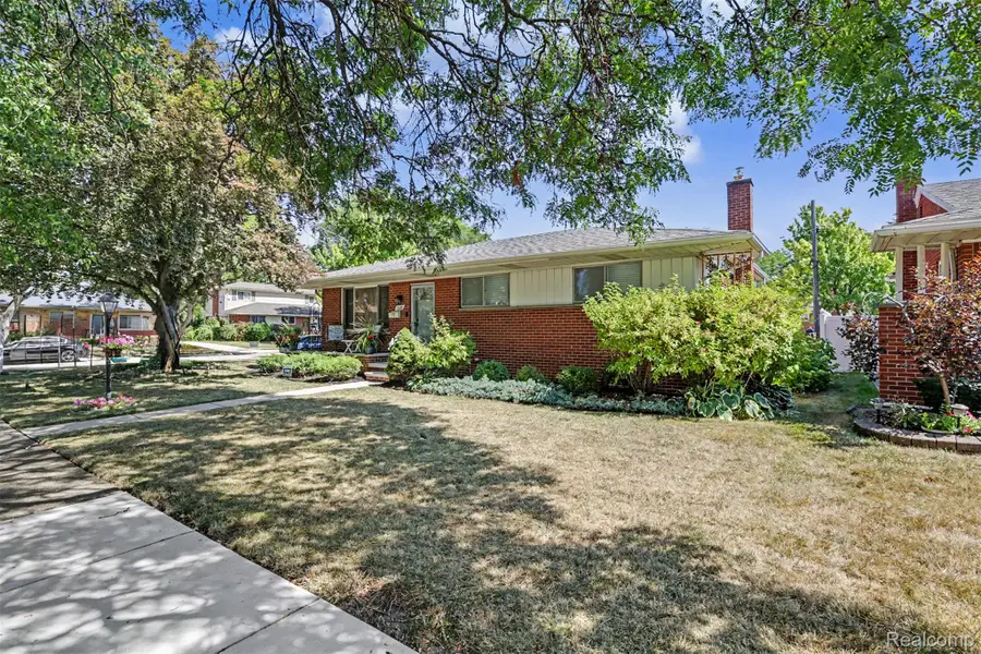 7292 Fairwood Drive, Dearborn Heights, MI 48127 - #3