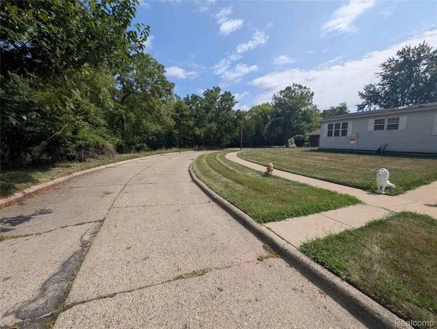 26037 S River Park Drive, Inkster, MI 48141 - #2