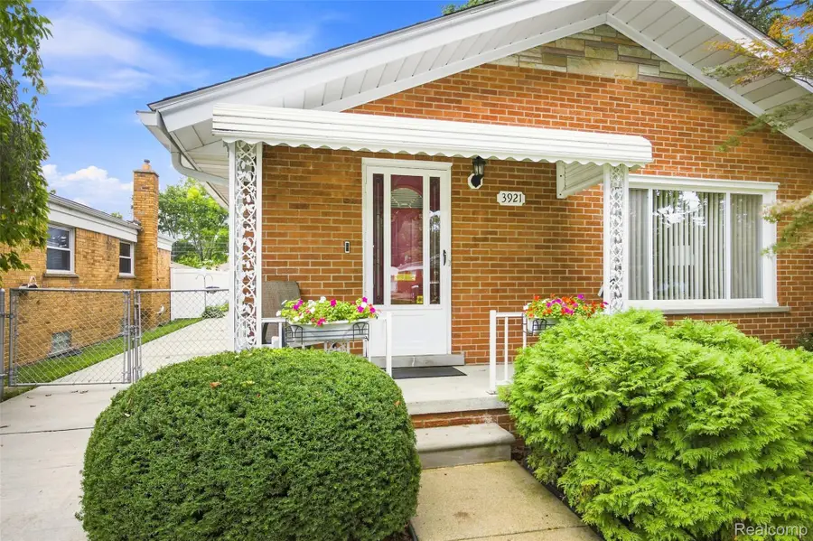 3921 Harding Street, Dearborn Heights, MI 48125 - #2