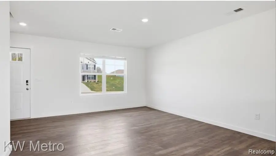31 Oak Street, Grand Blanc, MI 48439 - #2